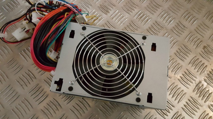 Блок питания Fujitsu S26113-E498-V50 CELSIUS M430 360W Power Supply-S26113-E498-V50(NEW)