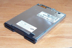 Привод HP 226949-934 ProLiant DL320 G3 Floppy Drive Option Kit-226949-934(NEW)
