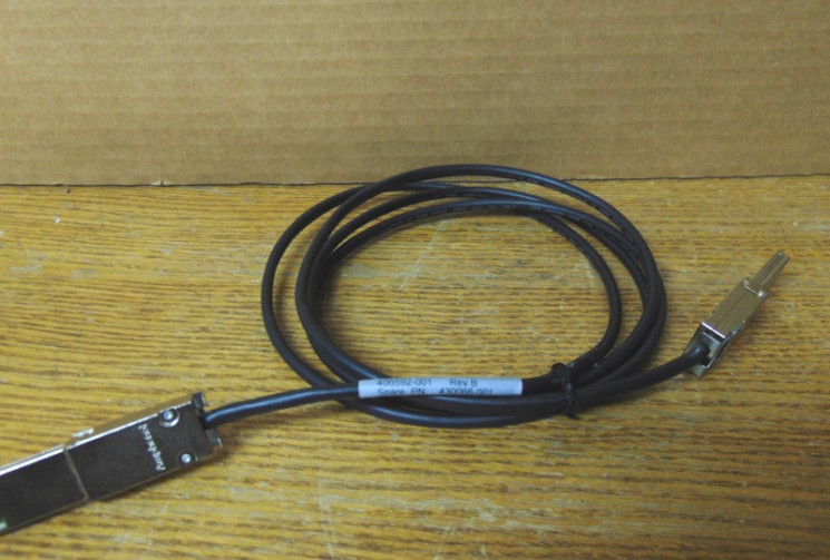 Кабель HP 430066-001 mini-SAS 2M Cable assembly-430066-001(NEW)