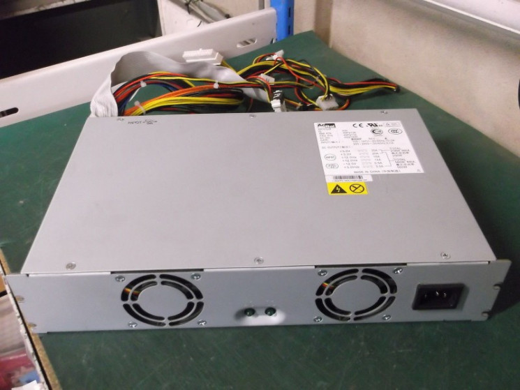 Блок питания IBM 49P2028 X235 Server Power Supply-49P2028(NEW)