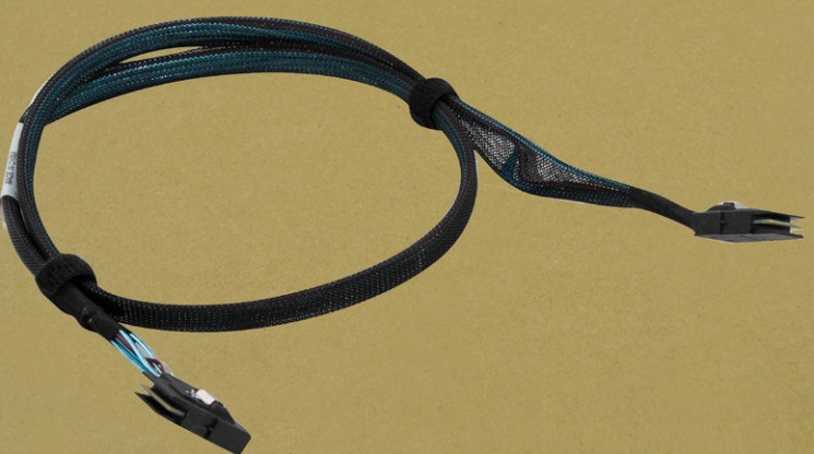 Кабель IBM 81Y7527 Mini SAS 840mm Cable SYSTEM X3250-81Y7527(NEW)